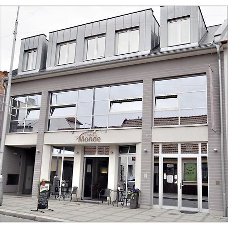 Hotel Monde Uherský Brod Zewnętrze zdjęcie