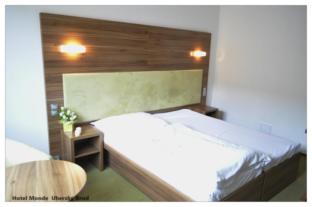 Hotel Monde Uherský Brod Zewnętrze zdjęcie