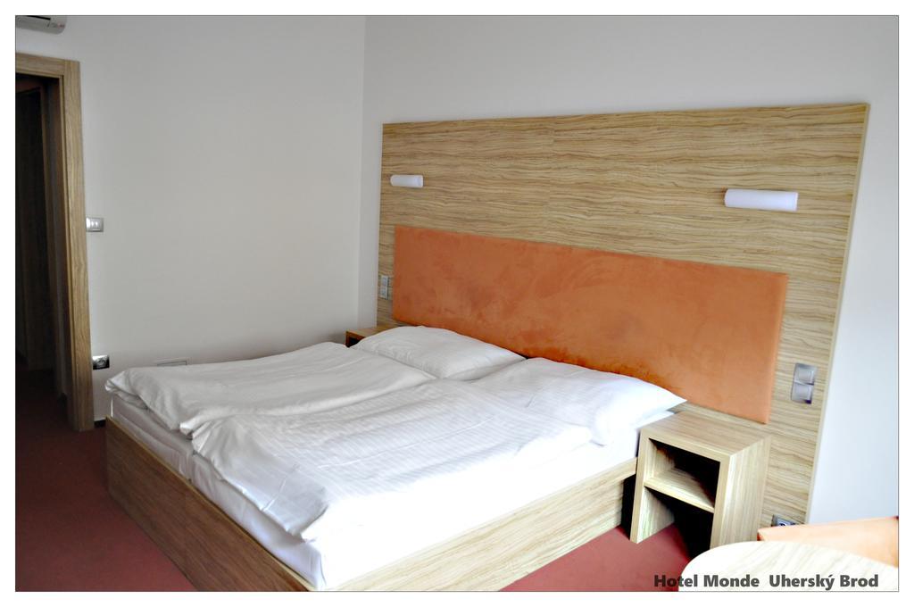 Hotel Monde Uherský Brod Zewnętrze zdjęcie