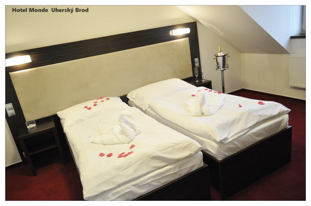 Hotel Monde Uherský Brod Zewnętrze zdjęcie