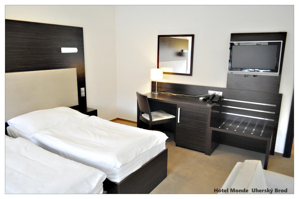 Hotel Monde Uherský Brod Zewnętrze zdjęcie