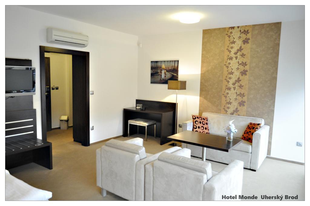 Hotel Monde Uherský Brod Zewnętrze zdjęcie