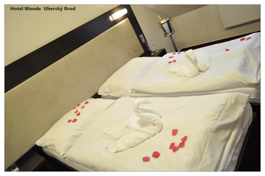 Hotel Monde Uherský Brod Zewnętrze zdjęcie