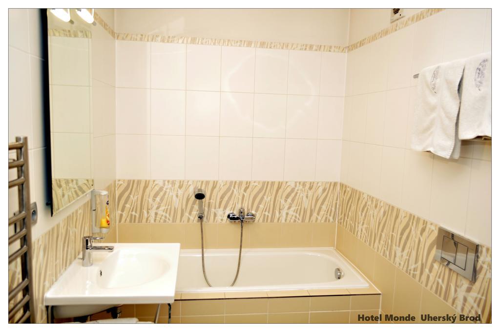 Hotel Monde Uherský Brod Zewnętrze zdjęcie