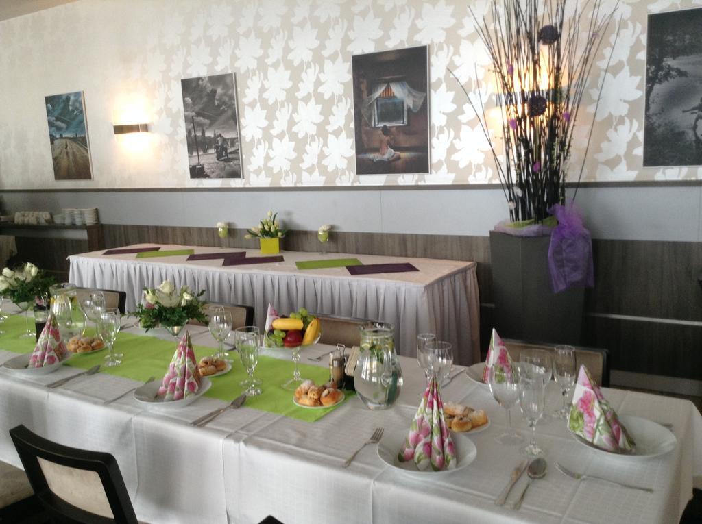 Hotel Monde Uherský Brod Zewnętrze zdjęcie