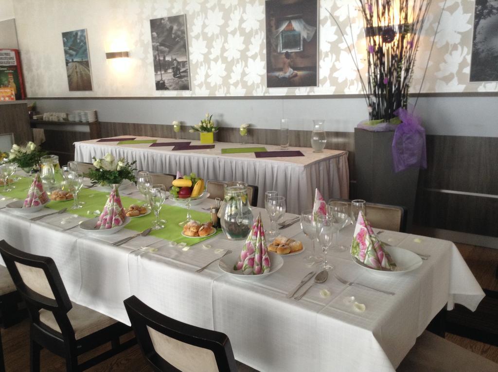 Hotel Monde Uherský Brod Zewnętrze zdjęcie