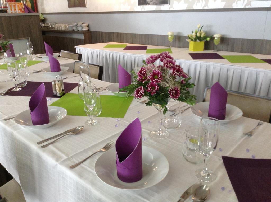 Hotel Monde Uherský Brod Zewnętrze zdjęcie