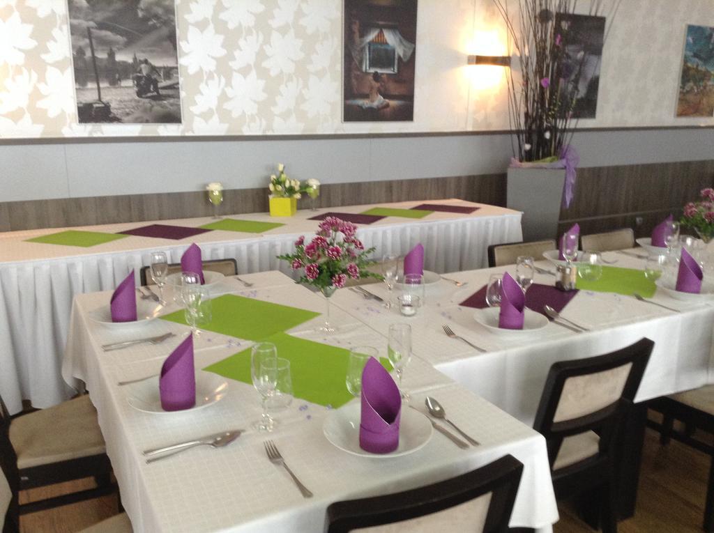 Hotel Monde Uherský Brod Zewnętrze zdjęcie